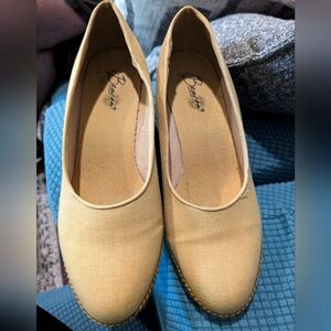 Beacon fashion and fit 11w tan wedge